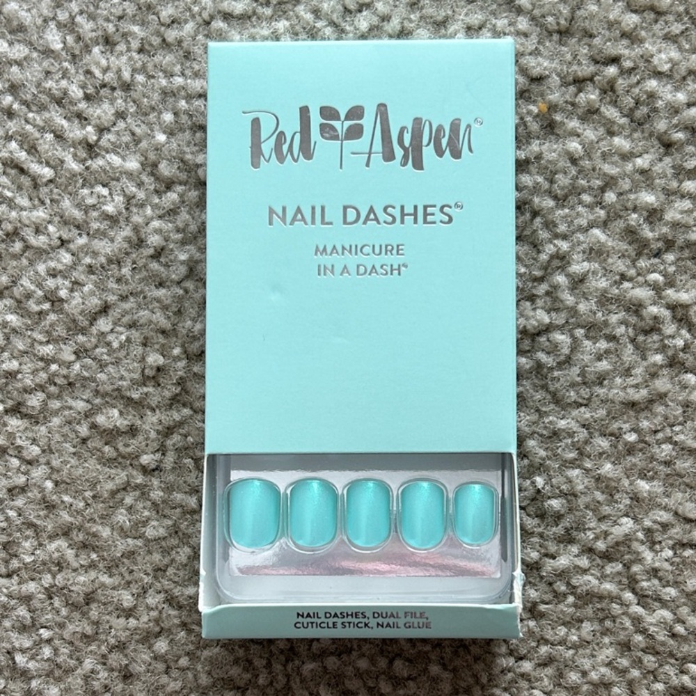 Red Aspen Nail Dashes Mint Green